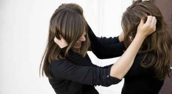 U zunë për fëmijët – kunata e sulmon fizikisht kunatën