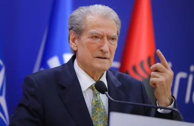Raportohet se SHBA ka hequr sanksionin “non grata” për Sali Berishën