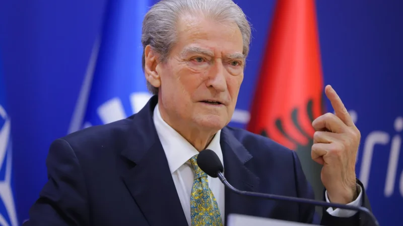 Raportohet se SHBA ka hequr sanksionin “non grata” për Sali Berishën