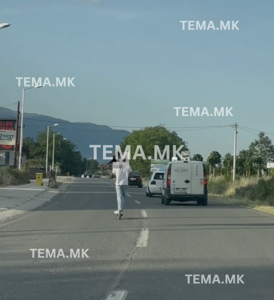 Një person me trotinet elektrik lëviz në mënyrë të rrezikshme në magjistralen Tetovë   Jazhinc