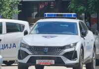 E rëndë në Shkup: Foshnja 8-muajshe lihet në një ulëse parku