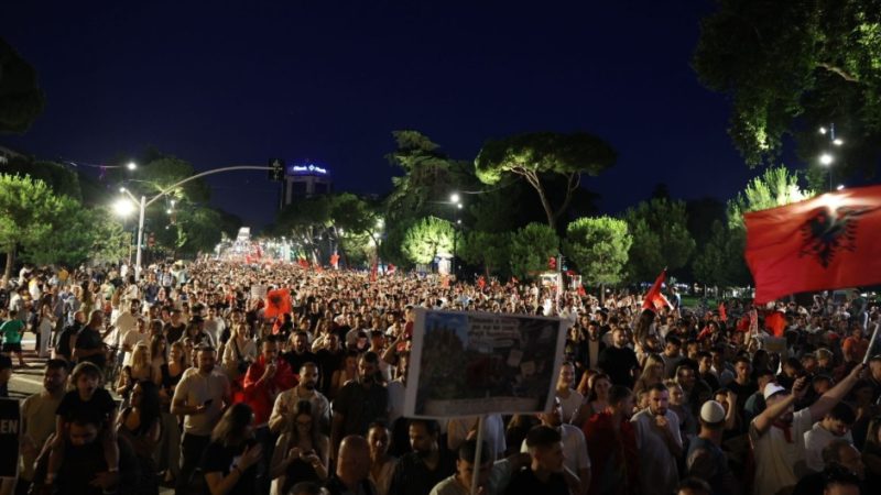 The Economist: Protestat e të rinjve po bëjnë nervoz Ramën