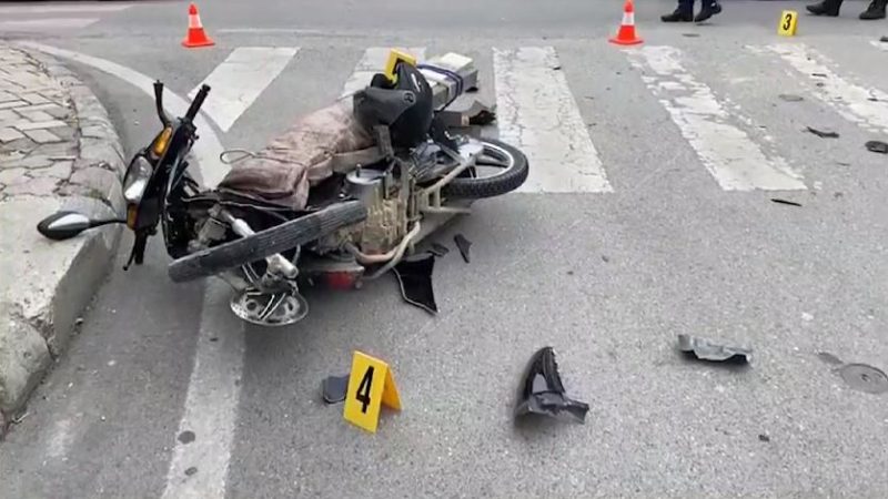 Aksident i rëndë trafiku tronditi Maqedoninë – një person humbi jetën në vendngjarje me motor