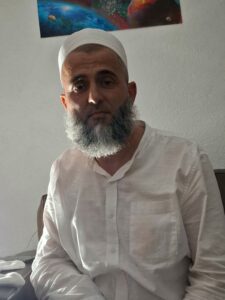 Imami kosovar humb jetën pas sulmit me th’ikë, ja detajet