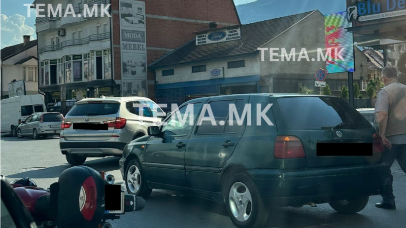 Aksident trafiku në Tetovë, vetura aksidentohet me motorin – ja detajet