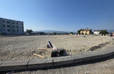 Rreth-rrotullimi i madh, hapësira për kalim e vogël, ankesa për projektin në Neproshten