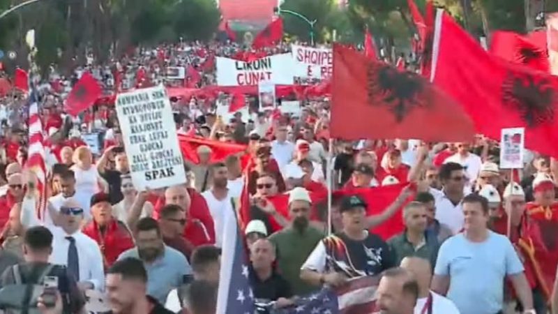 Protesta në Tiranë, Dritan Goxhaj mesazh urimi për Shtetet e Bashkuara të Amerikës
