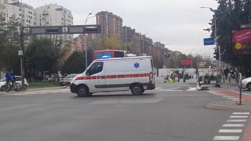 Katër persona të lënduar në një aksident trafiku në Shkup