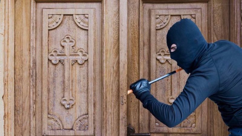 16-vjeçari arrestohet pasi vodhi para dhe sende nga një kishë në Tetovë