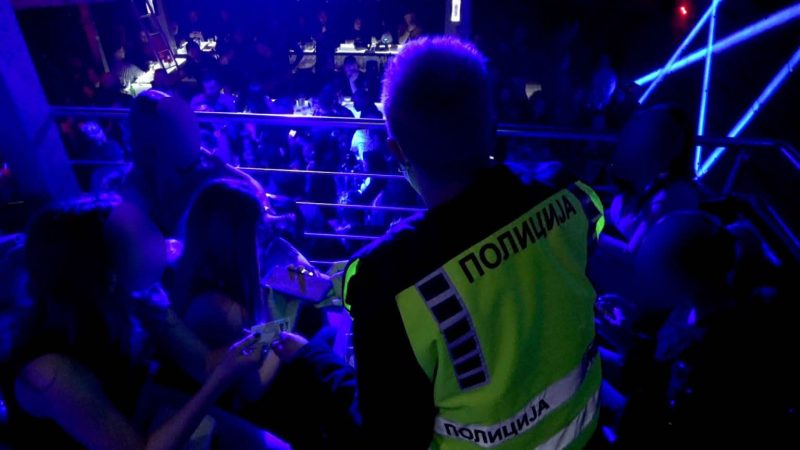 Kontroll aksion në lokalet e Tetovës: Gjeten drogë dhe thika, arrestohen katër persona, ja detajet