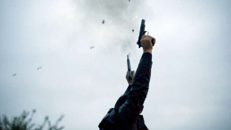 Kallëzim penal ndaj një polici, qëlloi me armë gjatë një feste familjare (VIDEO)
