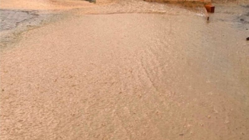 Reshjet e dendura shkaktojnë dëme në Nerasht, uji depërton në shtëpi dhe rrënon mure mbrojtëse