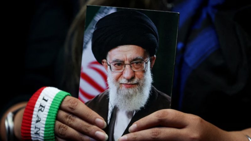 Funerali i Ali Khameneit, mbi 100 delegacione pritet të marrin pjesë në ceremoninë mortore!