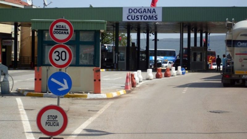 SKANDALOZE: Pushteti i Edi Ramës ndalon në kufi deputetët shqiptarë të Maqedonisë së Veriut
