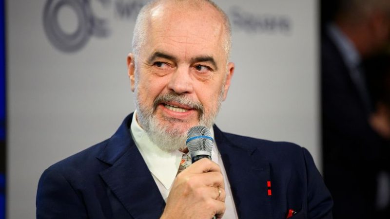 Edi Rama: Nuk kam ndërhyrë ndonjëherë në fushatë në Maqedoninë e Veriut, nuk kam favorizuar asnjëherë njërin dhe larg qoftë ta sulmoj tjetrin