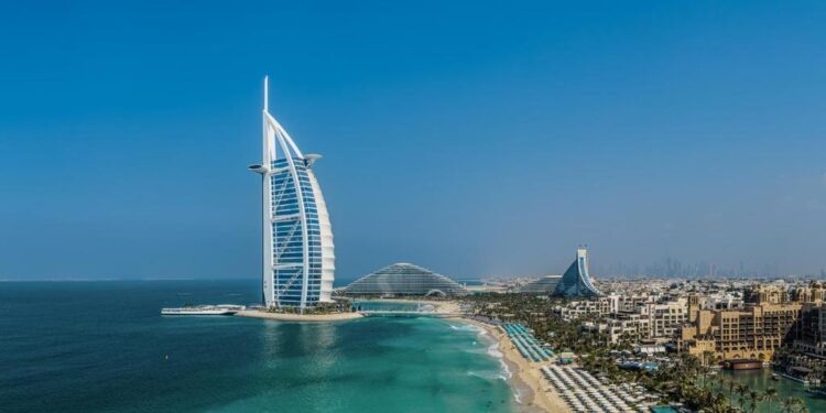 Dubai shpërblen banorët që sjellin turistë