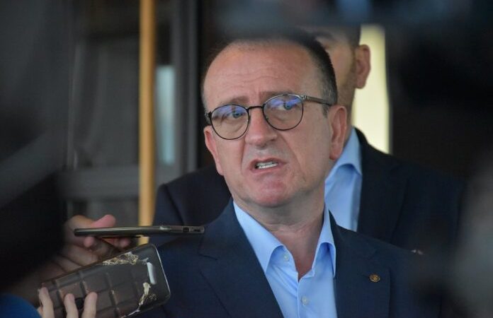 Taravari: Përfaqësuesit shqiptarë në qeverinë e Mickoskit janë sa për dekor