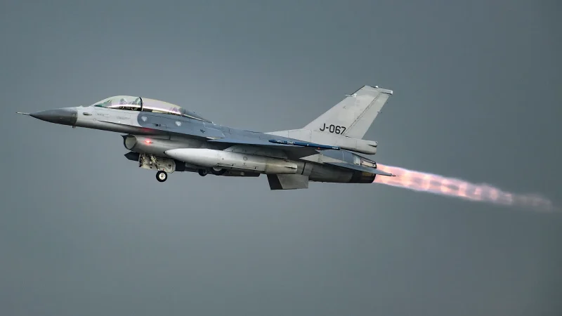 Rumania ngre në ajër avionët luftarakë F-16 pasi zbuluan 5 objektiva ajrore pranë kufirit me Ukrainën