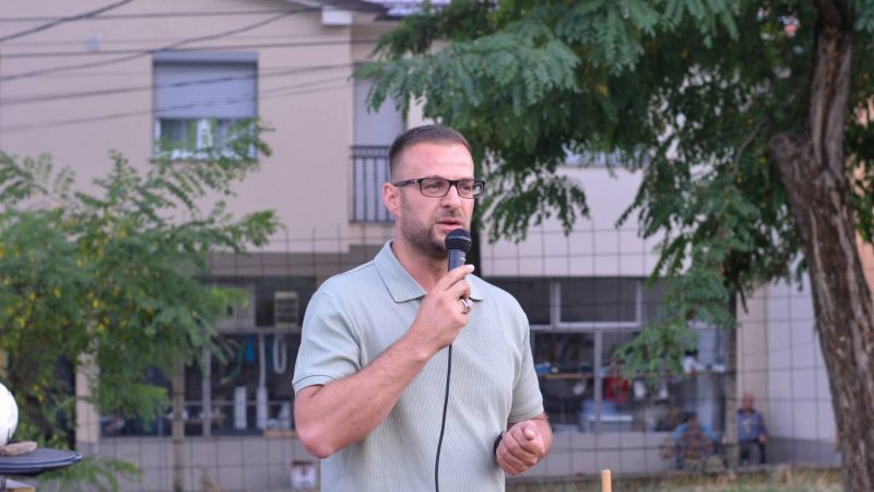 Daut Memishi inauguron fushën sportive me bar artificial në Përshefcë–Gllogjë, hapet edhe turneu në futboll të vogël