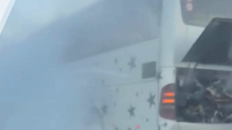 Merr flakë autobusi në autostradën Gostivar – Tetovë, ja detajet (Video)