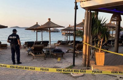 Vr-asje në Ksamil/ 20-vjeçari francez gjendet i pajetë në shezlong, policia në kërkim të autorit