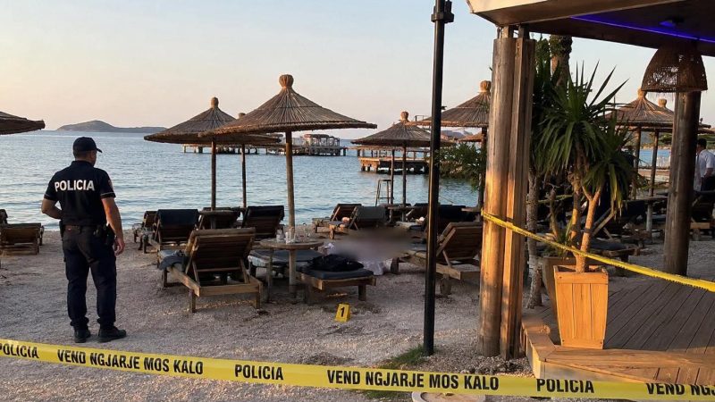 Vr-asje në Ksamil/ 20-vjeçari francez gjendet i pajetë në shezlong, policia në kërkim të autorit