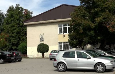 Nxënësit shqiptarë të Idrizovës pa mësim në shqip nga klasa e gjashtë