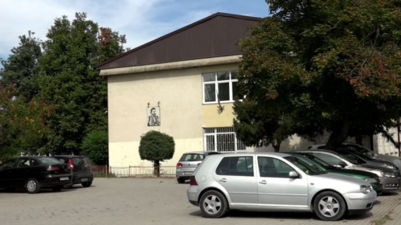 Nxënësit shqiptarë të Idrizovës pa mësim në shqip nga klasa e gjashtë