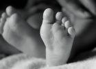 Bebja gjashtëmuajshe nga Shkupi është sjellë e pajetë në Poliklinikën e Draçevës
