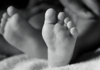 Bebja gjashtëmuajshe nga Shkupi është sjellë e pajetë në Poliklinikën e Draçevës