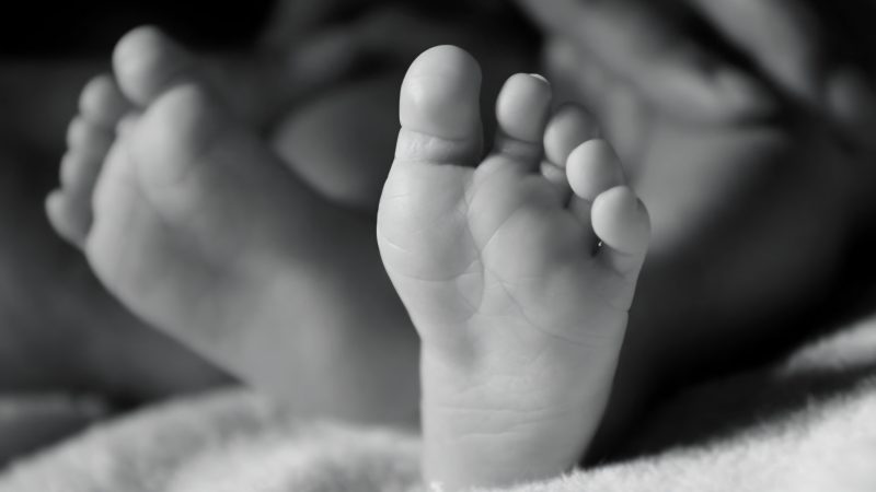 Bebja gjashtëmuajshe nga Shkupi është sjellë e pajetë në Poliklinikën e Draçevës