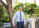 Mitsotakis shpall paketën e re ekonomike për Greqinë: 400 euro shtesë për pensionistët, paga minimale 1000 euro