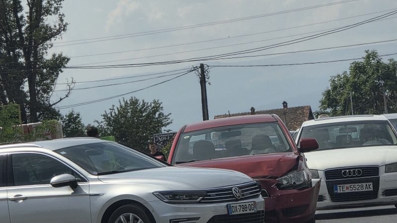 Aksident trafiku në fshatin Sllatinë, përplasen dy vetura  – ja detajet