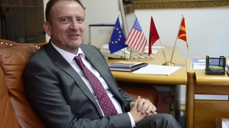 Taravari: Artan Grubi ka avancuar qindra shqiptarë!