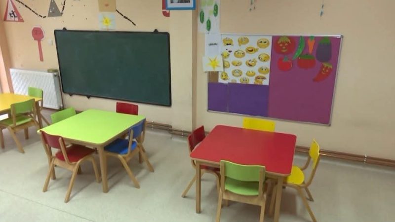 Ndodh edhe kjo/ Gjyshi shkoi ta marrë nipin nga kopshti, por gabimisht e mori një fëmijë tjetër në shtëpi