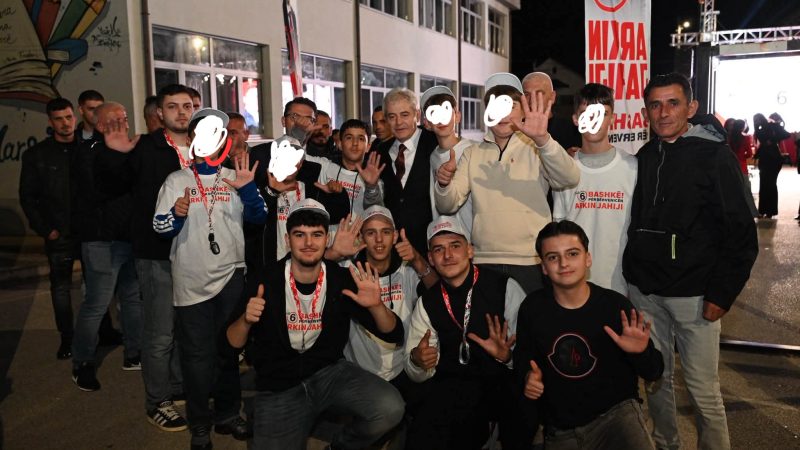 Promovohet kandidatura e Arkin Jahijit për Bërvenicën, në fotografi edhe fëmijë të mitur në tubim!