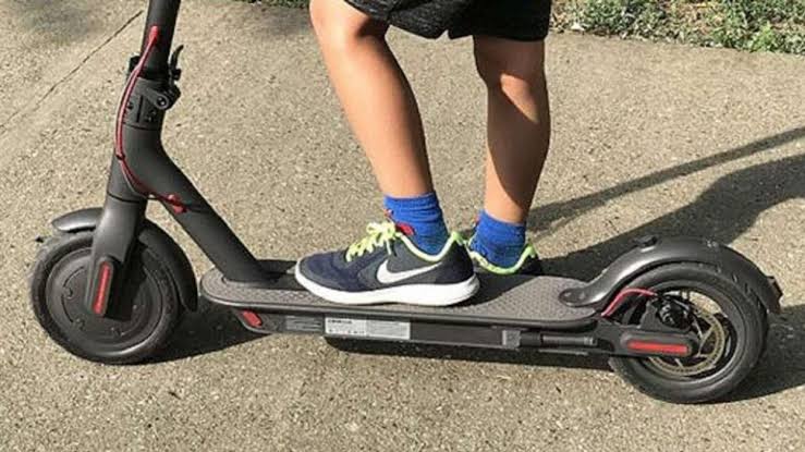 Rrëzohet nga trotineti elektrik 14 vjeçari nga Kamjani, pëson lëndime të rënda