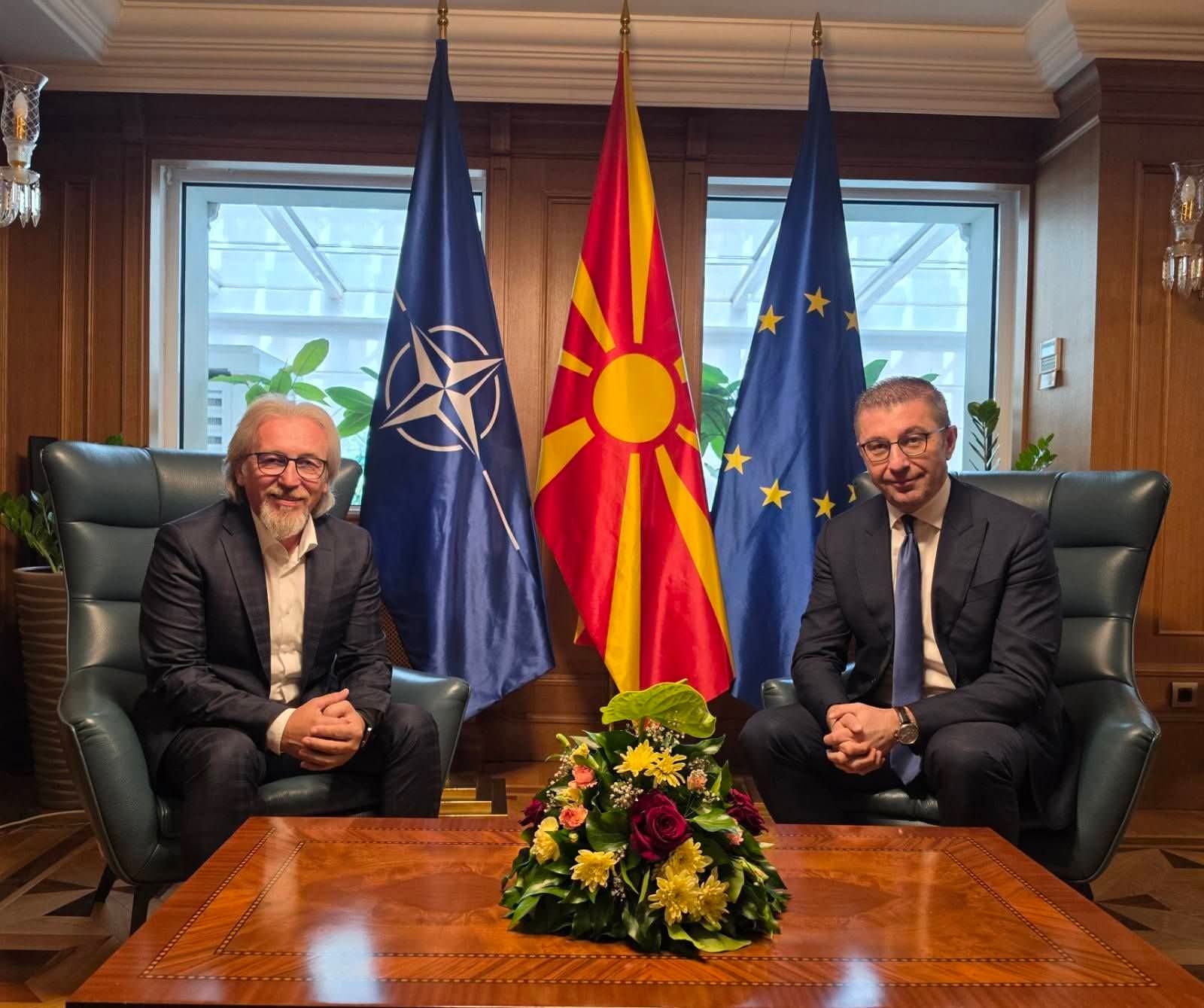 Mickoski e shpërblen Fatmir Limanin me rrogë 2 mijë euro  