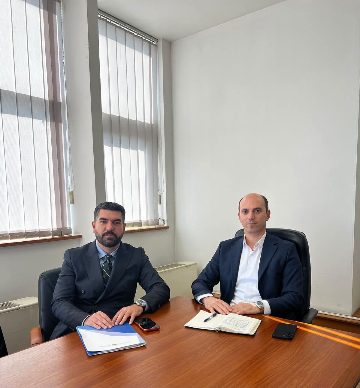Amir Elezi zhvillon takim pune me zëvendësdrejtorin e Fondit Shëndetësor  Sedat Bislimi