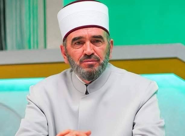 Hoxha Zekirija Bajrami, me mesazh për policët shqiptarë: “Mos e vrit vëllanë tënd për lekë”