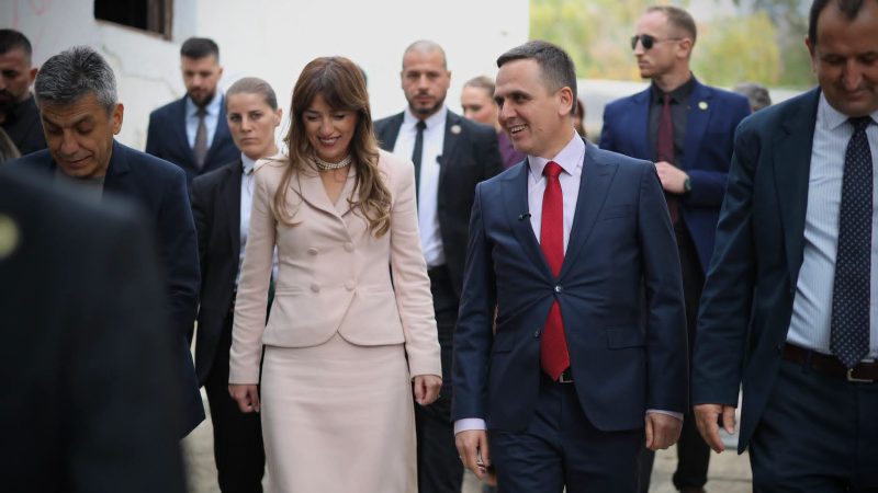 Kasami pret Albulena Haxhiun në Shkup: Bashkëpunimi me Kosovën dhe projektet infrastrukturore në fokus