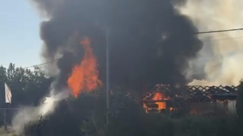 Zjarr në Sllatinë, intervenojnë zjarrfikësit e Tearcës dhe Tetovës – ja DETAJET