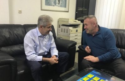 “Humbëm një mik”: Ali Ahmeti i jep lamtumirën Nexhës, berberit që i qëndroi pranë për 25 vite