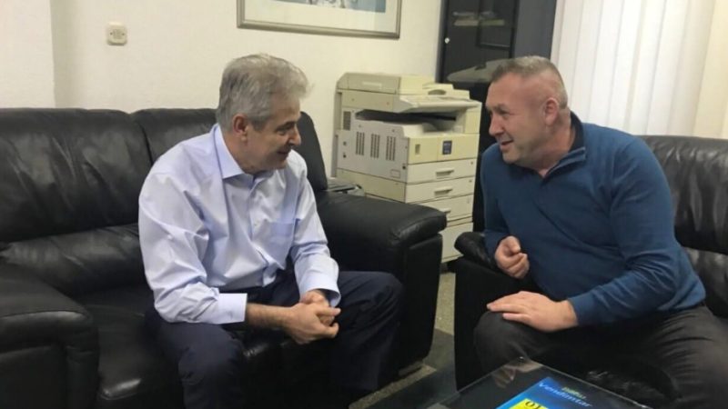 “Humbëm një mik”: Ali Ahmeti i jep lamtumirën Nexhës, berberit që i qëndroi pranë për 25 vite