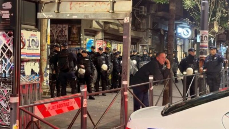 Policia e rrethon KQZ’në e Serbisë, aktualisht as gazetarët s’lejohen të afrohen