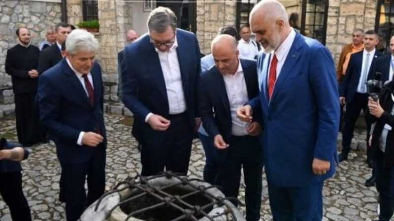 Pse Ali Ahmeti ende nuk e cilëson si “lajm të mirë” për rajonin humbjen e Vuçiçit në Serbi?!